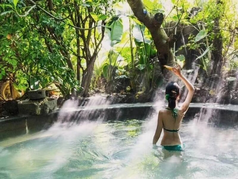 騰沖旅游，溫泉隨處可見，每走一步都是風(fēng)景